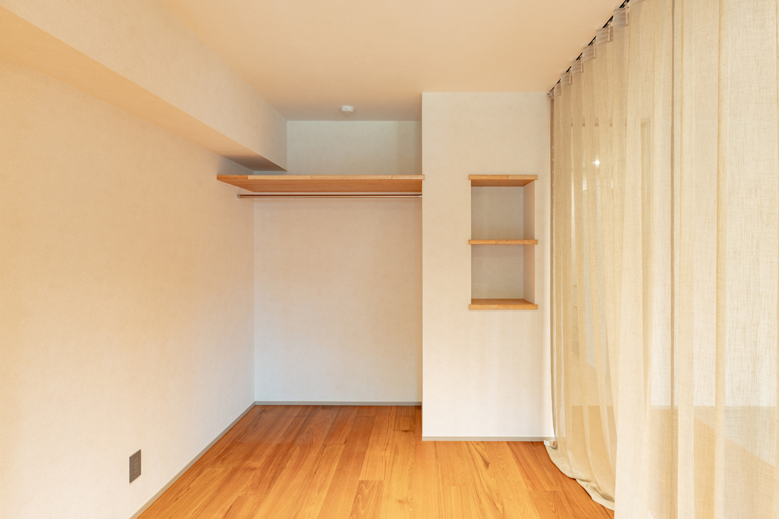 リビング兼寝室のレイアウト＆デザイン事例｜千葉『be naked』